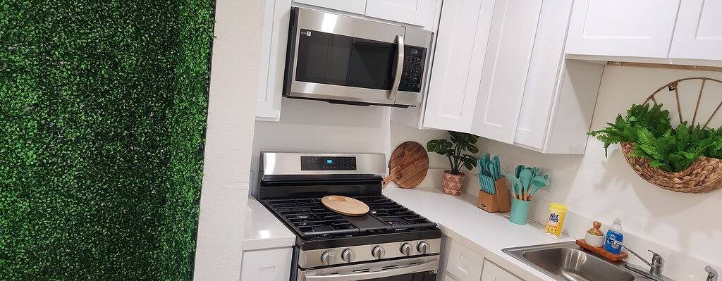 Gated Mountain Villa with Private Garage and King Bed in Lake Elsinore, Riverside County