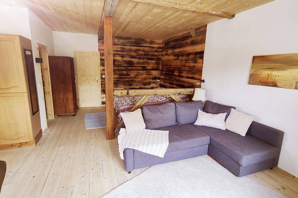 Ganze Wohnung, Ferienwohnung Nusseckerl, 42 qm Obergeschoss, kombinierter Wohn- und Schlafraum in Halfing, Landkreis Rosenheim