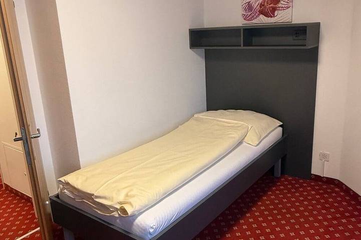 Ferienpark für 5 Personen, mit Whirlpool und Sauna sowie Balkon und Pool in der Schweiz - 4