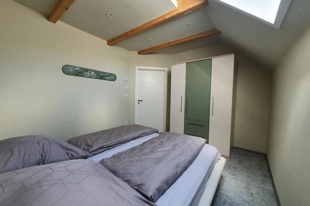 Ganze Wohnung, Urlaubshof Turmblick - Großzügige Ferienwohnung (70 qm) mit Süd-Balkon in Kreba-Neudorf, Oberlausitzer Heide- und Teichlandschaft