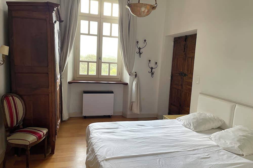 Chateau with swimming pool for 14 people in the middle of the vineyards in Cazouls-lès-Béziers, Mittelmeerküste (Frankreich)