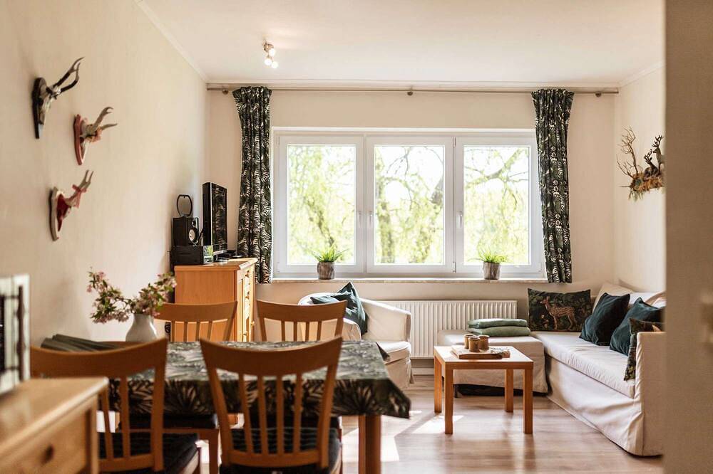 Ganze Wohnung, 09 Waldleben mit Blick auf den Wald in Krummsee, Malente