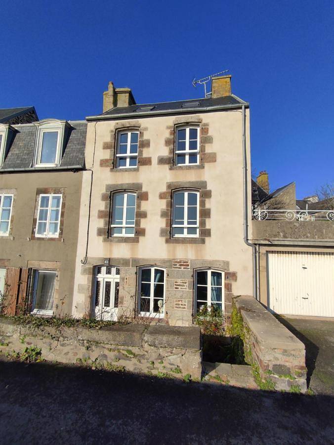 Location de vacances pour 8 personnes, avec vue et terrasse dans Office De Tourisme De Granville Terre Et Mer - 2