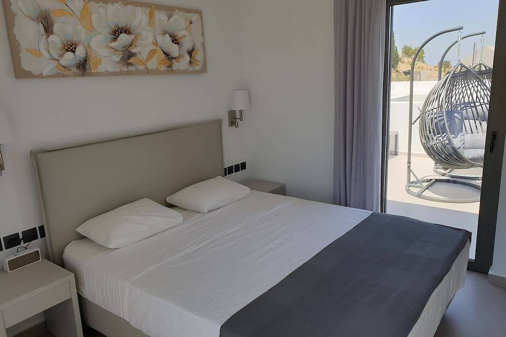 Nafplio Villa, private pool and sea view. in Tolo, Argolis