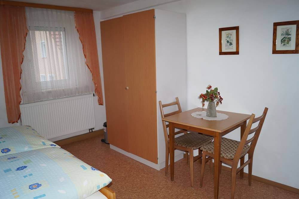 Ganze Wohnung, Ferienwohnung auf dem Lande bei Alpakas in Egloffstein, Fränkische Schweiz