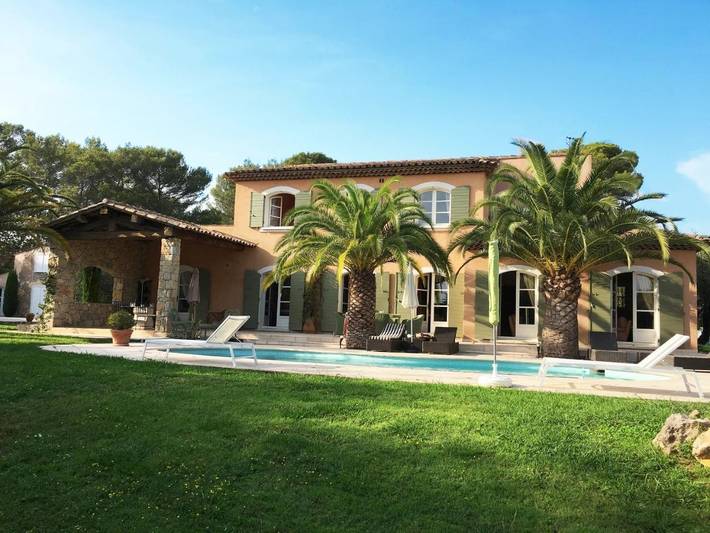 Location de vacances pour 3 personnes, avec jardin ainsi que piscine et vue, animaux acceptés à La Roquette-sur-Siagne - 2