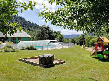Gîte pour 5 personnes, avec piscine ainsi que terrasse et jardin, animaux acceptés à Le Ménil