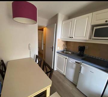 Gîte pour 4 personnes, avec terrasse et jardin ainsi que piscine et vue dans Plage La Badine