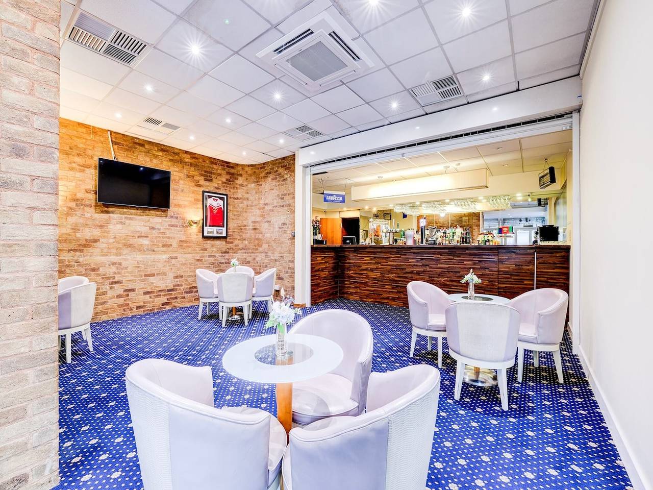 Deluxe Twin Room in Luton, Chiltern Hills