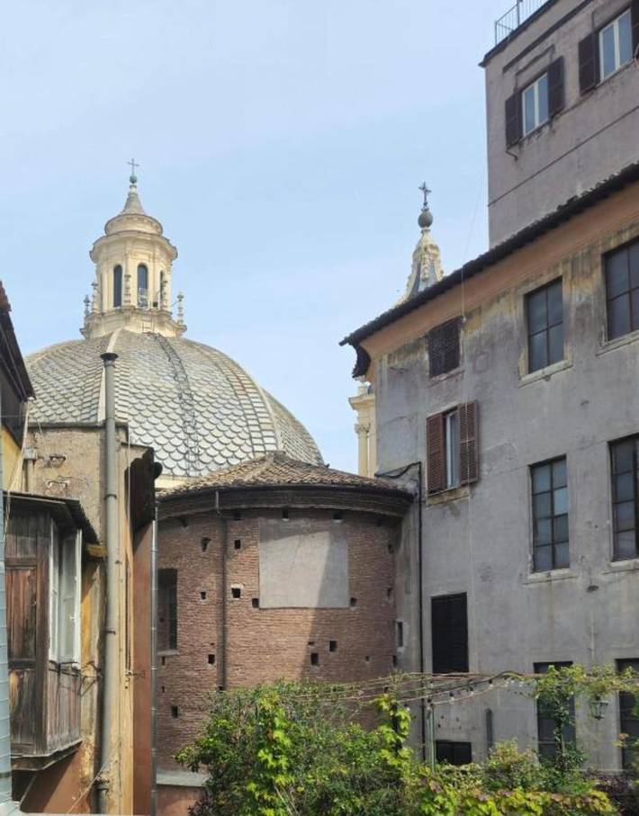 Entire apartment, Apartment 'Camera Matrimoniale Deluxe' with Sea View, Wi-Fi and Air Conditioning in Rome, Rome Province