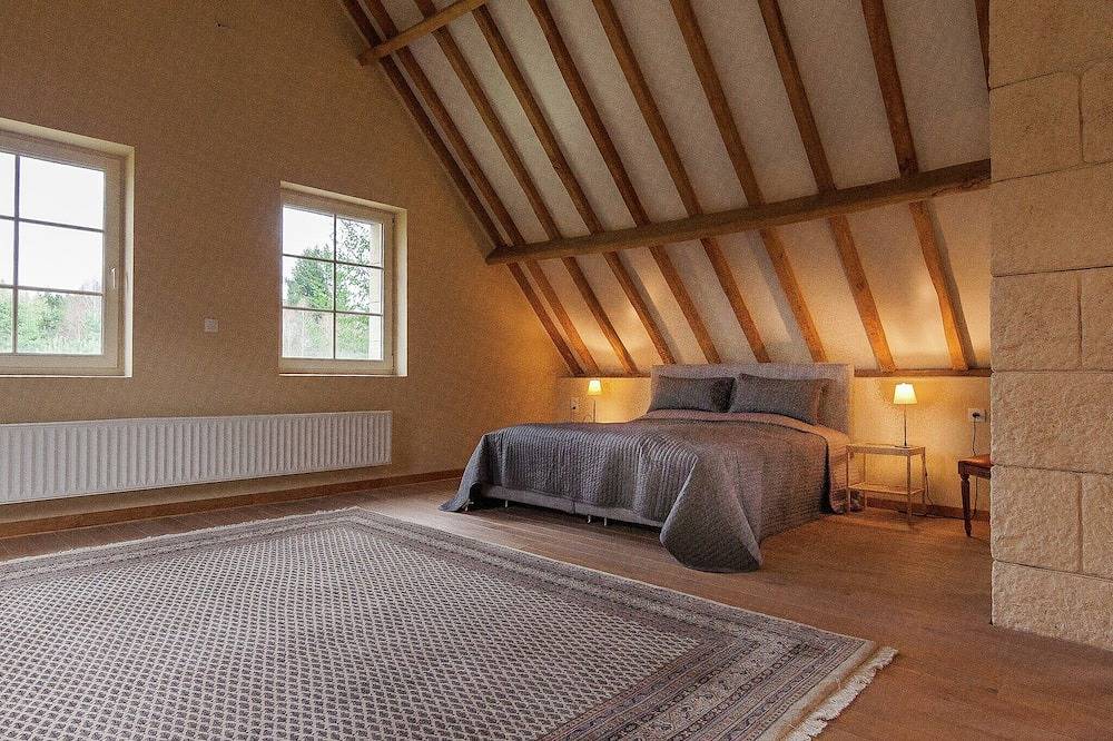 Maison de campagne située avec piscine chauffée in Auriac, Région de Tulle