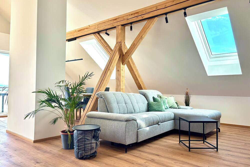 Ganze Wohnung, Gästehaus \"Seeblick\" - Helle Penthousewohnung vor den Toren Salzburgs in Seekirchen am Wallersee, Bezirk Salzburg-Umgebung