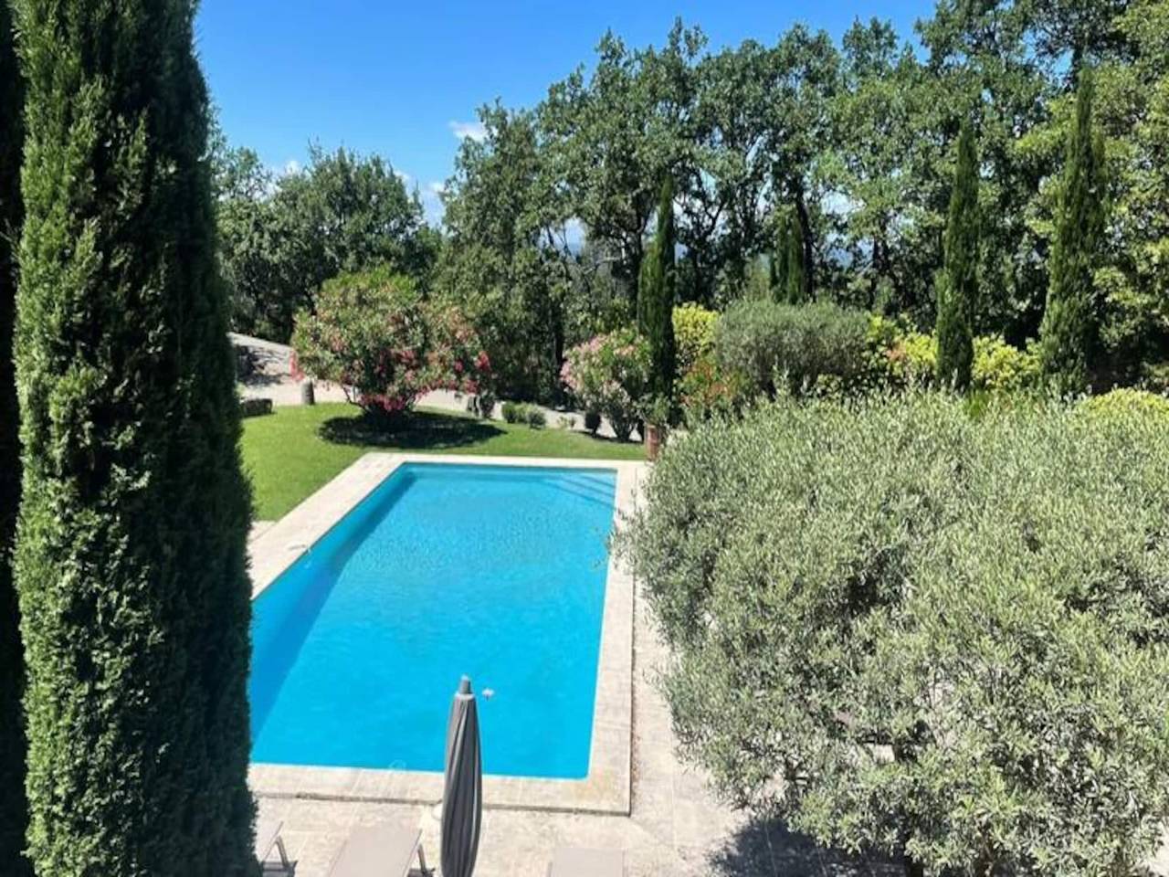 Apartamento entero, Casas y Villas para 12 Personas in Robion, Parque natural regional del Luberon