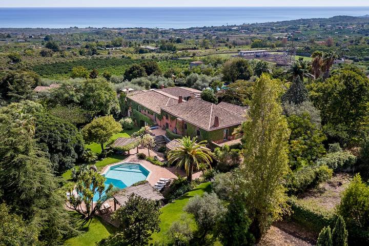 Casa vacanza per 10 persone, con giardino e sauna in Santa Venerina