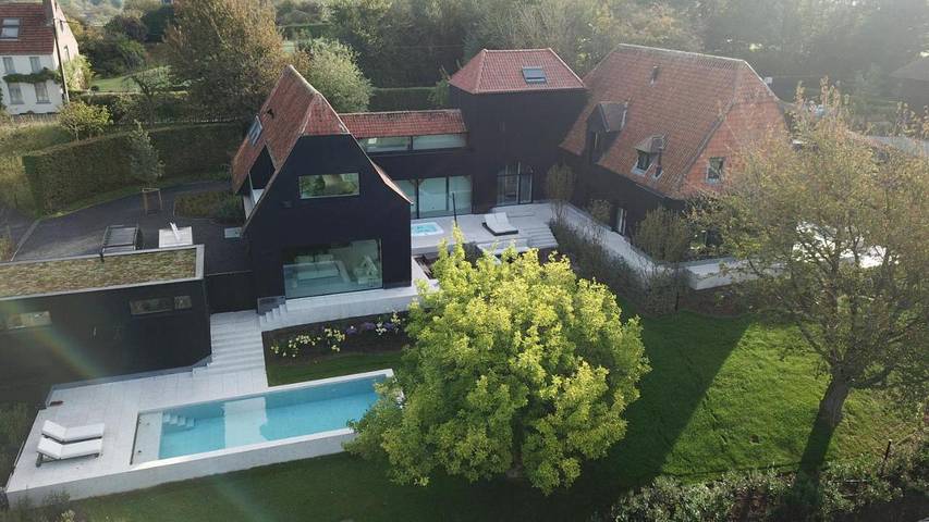 Location de vacances pour 10 personnes, avec piscine et jardin ainsi que sauna et jacuzzi à Leeuw-Saint-Pierre