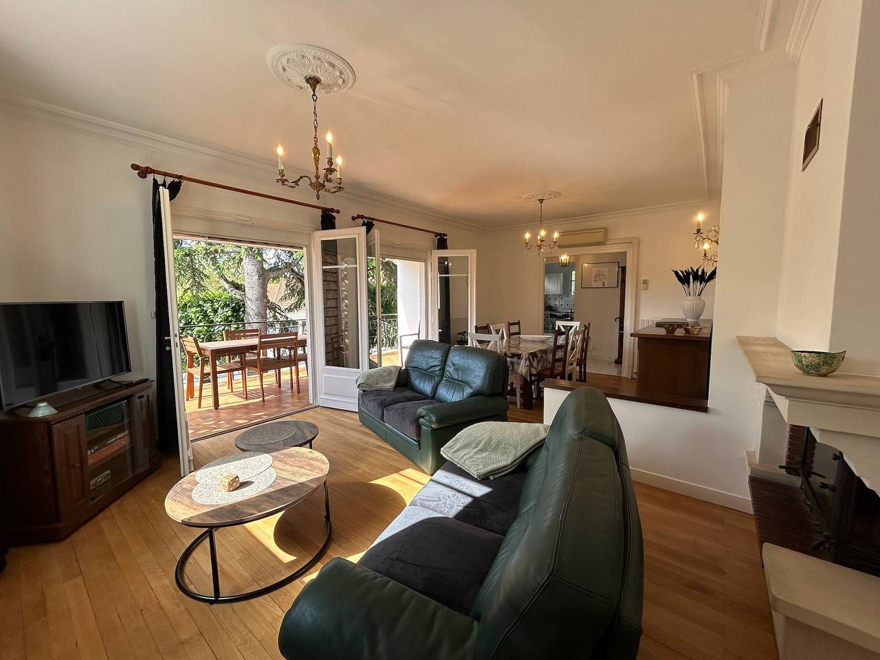 Entire apartment, City center T3 apartment with garden and air conditioning in La Roche-Posay, Vienne