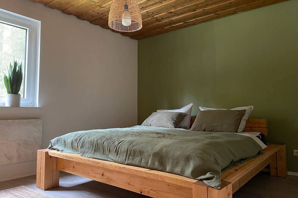 Casa vacanze 'Am Neubäuer See' con terrazza privata, giardino comune e Wi-Fi in Neubäu, Roding