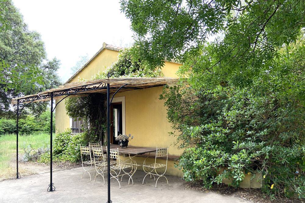 Spacious house in the heart of nature for a relaxing stay 300 m from the river. in Gignac, Lodève und Umgebung