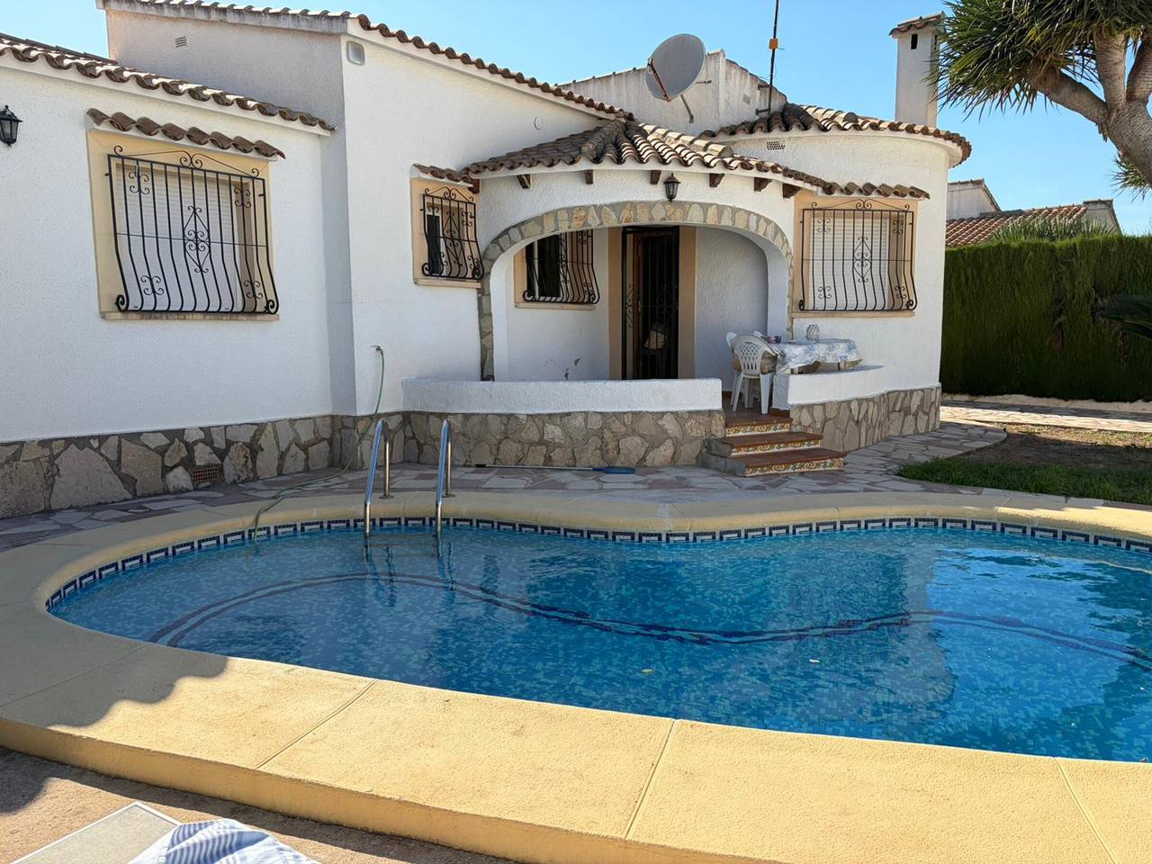 Komfortable Villa in Denia mit privatem Pool für 6 Personen in Almadrava, Costa Blanca