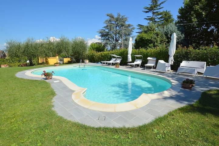 Villa pour 4 personnes, avec piscine ainsi que balcon et jardin - 1