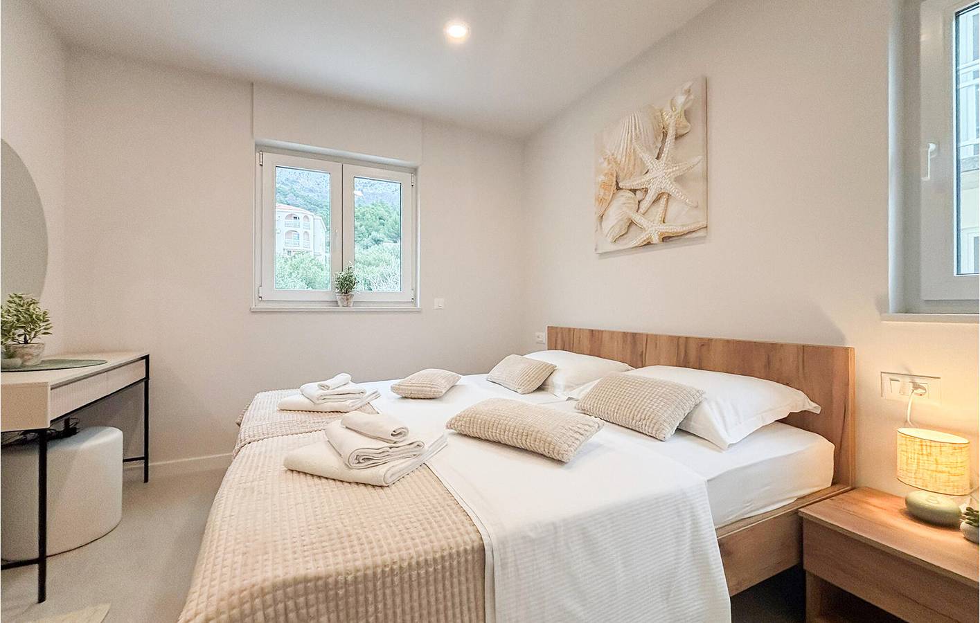 Ganze Ferienwohnung, Urlaub am Meer: Modernes Apartment mit 1 Schlafzimmer, Terrasse und Annehmlichkeiten in Tucepi, Makarska Riviera