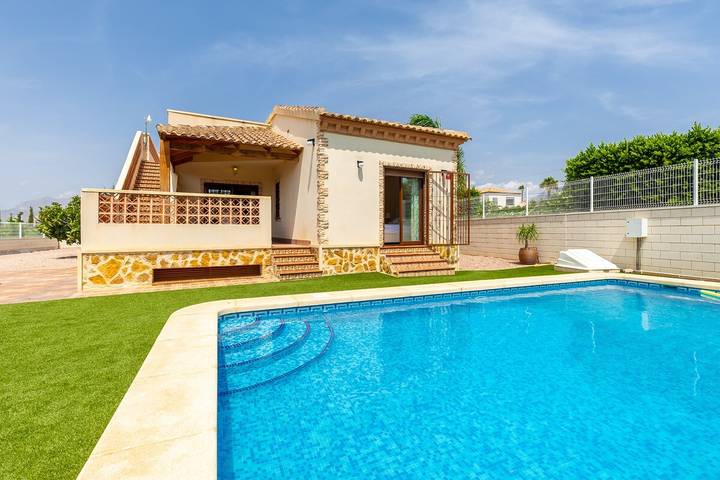 Location de vacances pour 6 personnes, avec piscine et jardin, animaux acceptés à Busot - 2