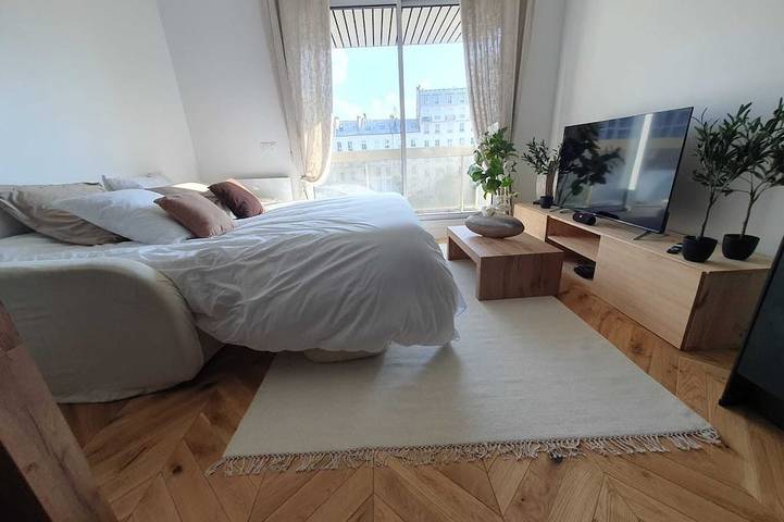 Appartement entier, Refait à neuf: 5min des Champs-Elysees, La Defense Arena, 20min la Tour Eiffel in Neuilly-sur-Seine, Hauts-de-Seine