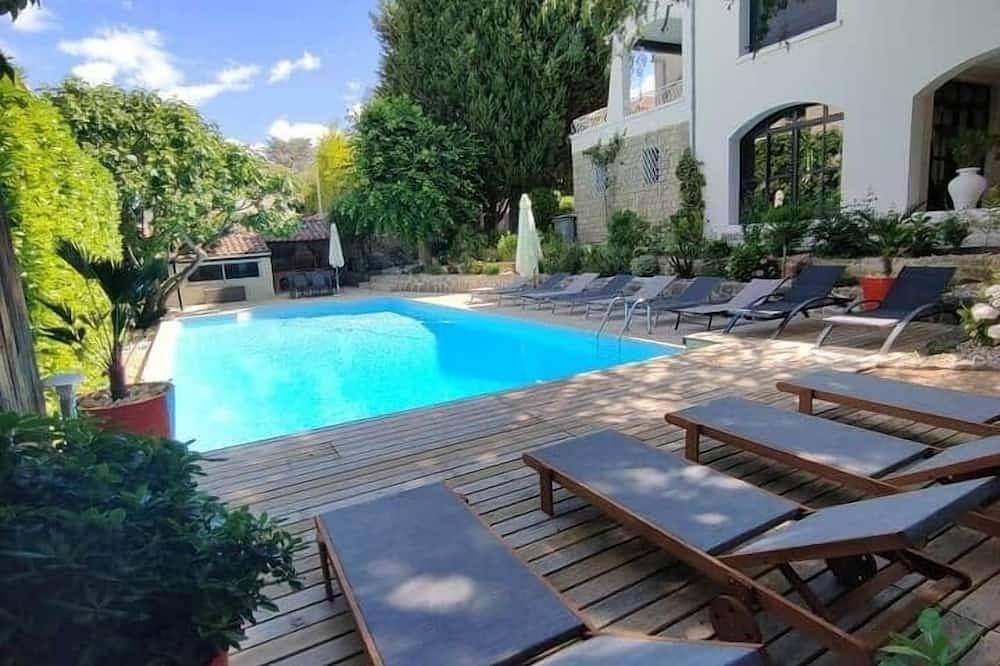 Magnificent villa with swimming pool and gym in Aubenas, Ardèche