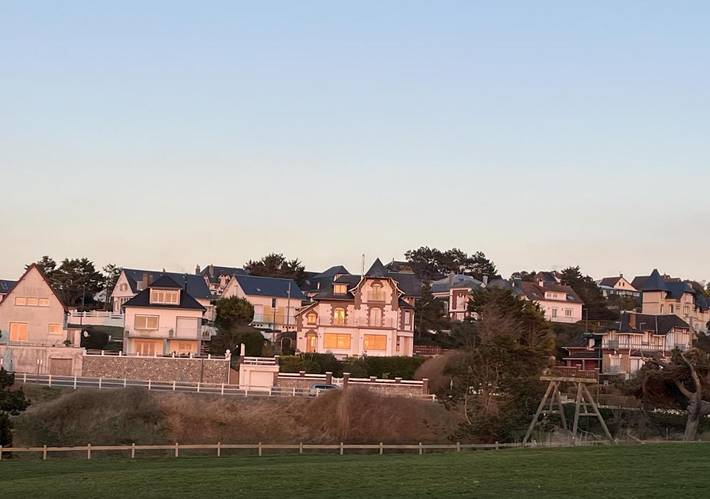 Location de vacances pour 8 personnes, avec vue et jardin dans Plage Du Mesnil Val Criel Sur Mer - 2