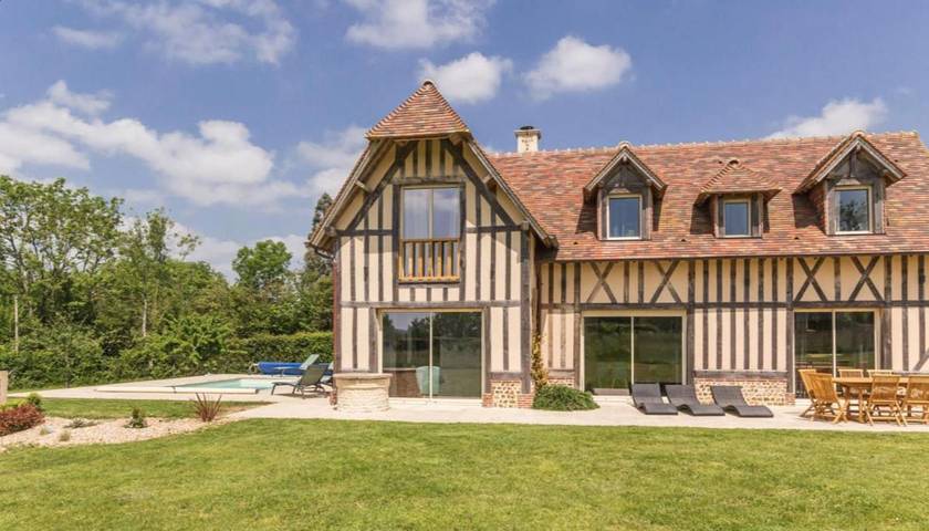 Villa pour 9 personnes, avec terrasse ainsi que vue et piscine, animaux acceptés