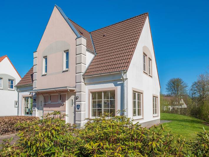 Villa für 4 Personen, mit Terrasse und Garten sowie Sauna