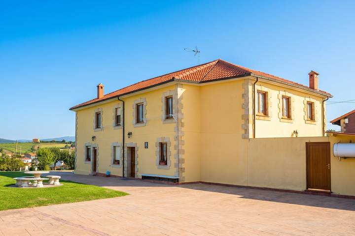 Apartamento entero, Apartamento acogedor en Mogro, 63 m² con piscina privada! in Mogro, Miengo
