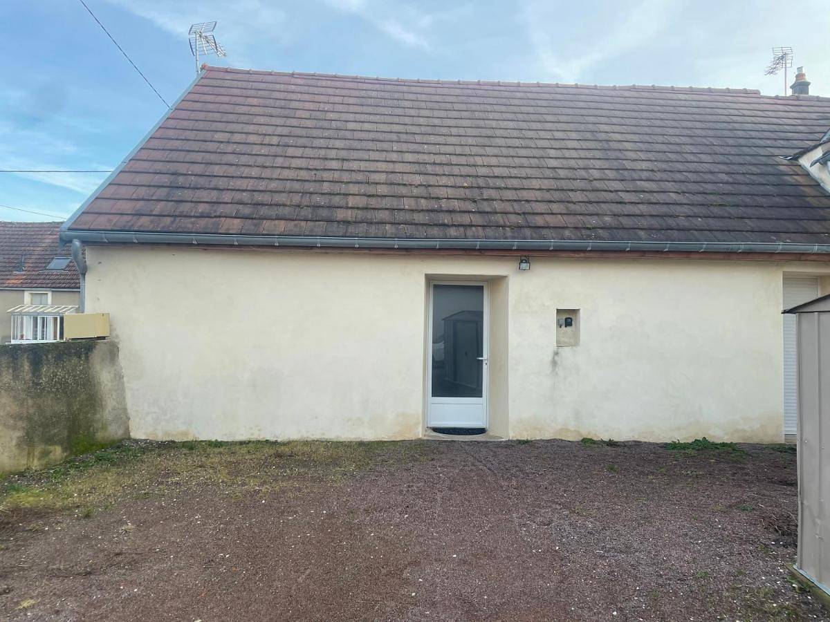 Appartement entier, One-Bedroom Apartment in Venarey-les-Laumes, Région de Montbard