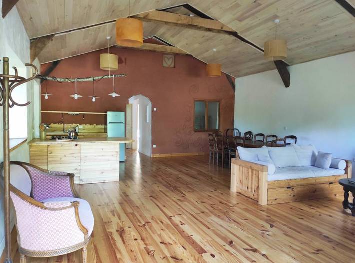 Gîte pour 11 personnes, avec terrasse, animaux acceptés à Pailharès