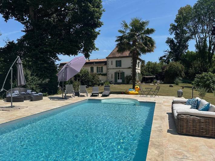Location de vacances pour 4 personnes, avec jardin ainsi que piscine et vue à Saint-Antoine-de-Breuilh