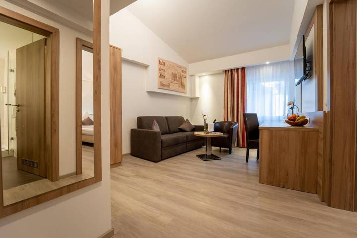 Hotel, mit Garten