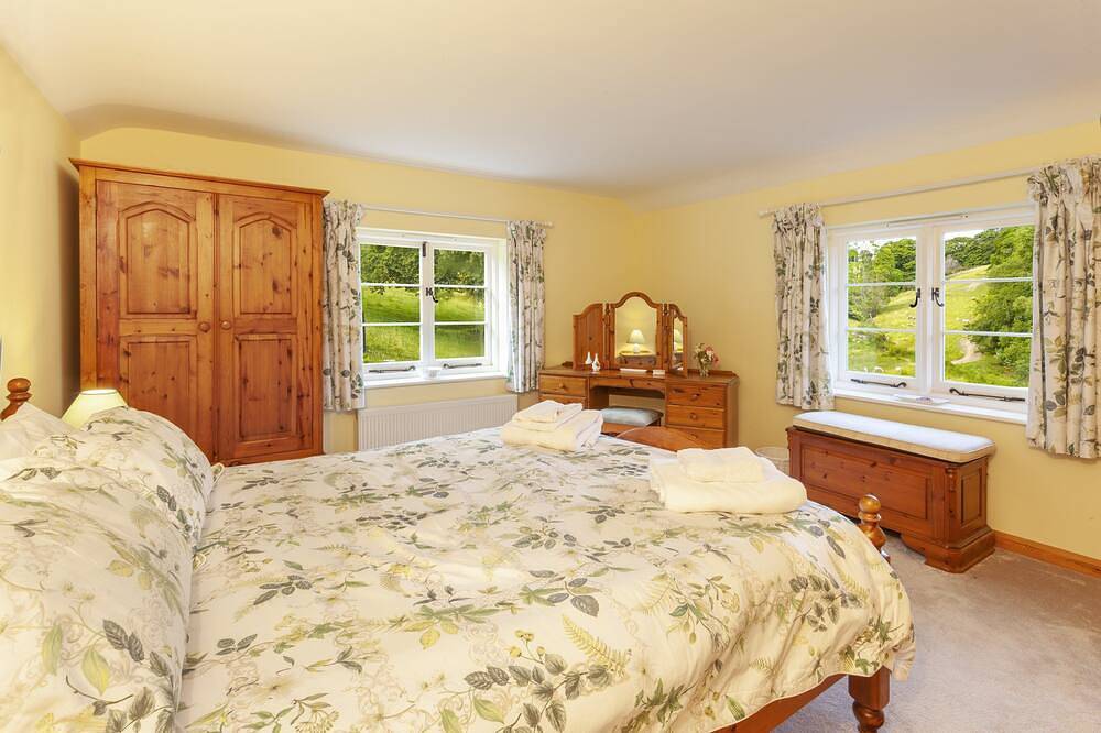 Two Lower Spire Cottage, Liscombe in Dulverton, Somerset
