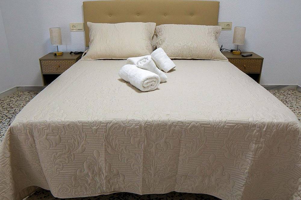 Apartamento entero, Apartamento acogedor con comodidades prácticas en Baza in Baza, Geoparque de Granada