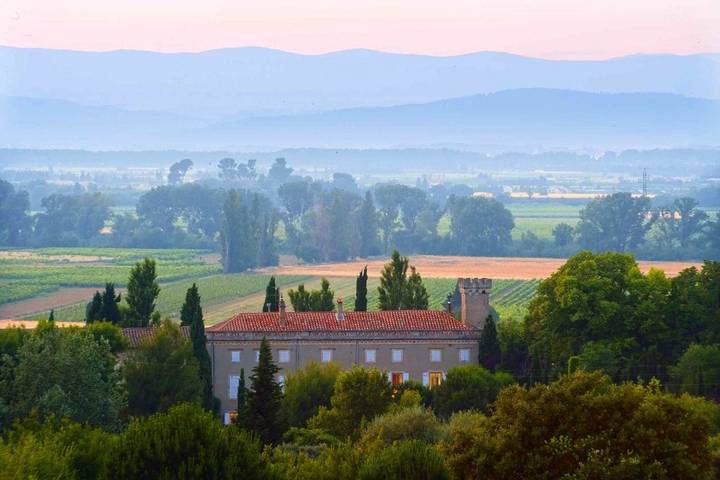 Location de vacances pour 6 personnes, avec Jacuzzi et Terrasse ainsi que Jardin et Piscine à Marcorignan