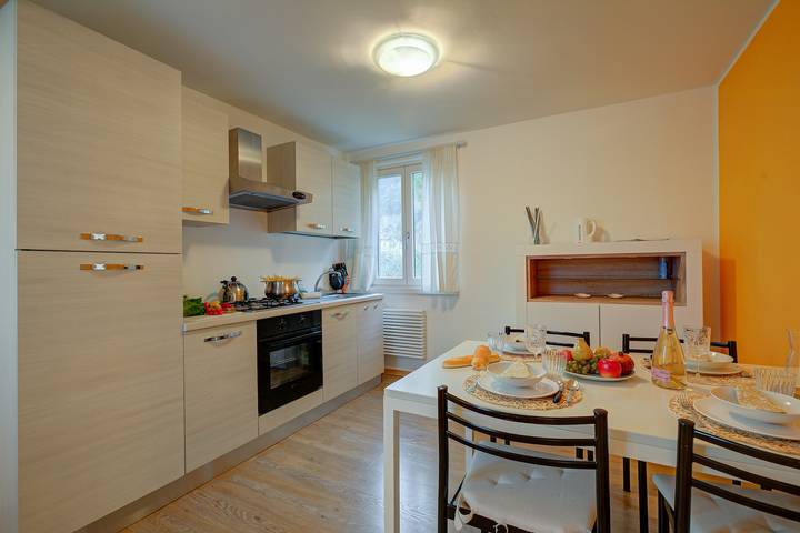 Ferienwohnung für 4 Personen, mit Balkon und Seeblick, mit Haustier in Arco