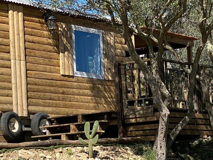 Camping pour 2 personnes, avec terrasse et piscine, animaux acceptés