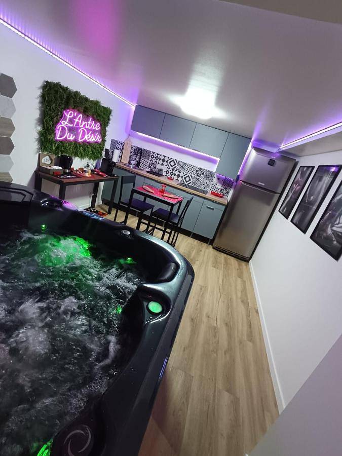 Location de vacances pour 2 personnes, avec terrasse ainsi que jardin et jacuzzi à Wierre-Effroy