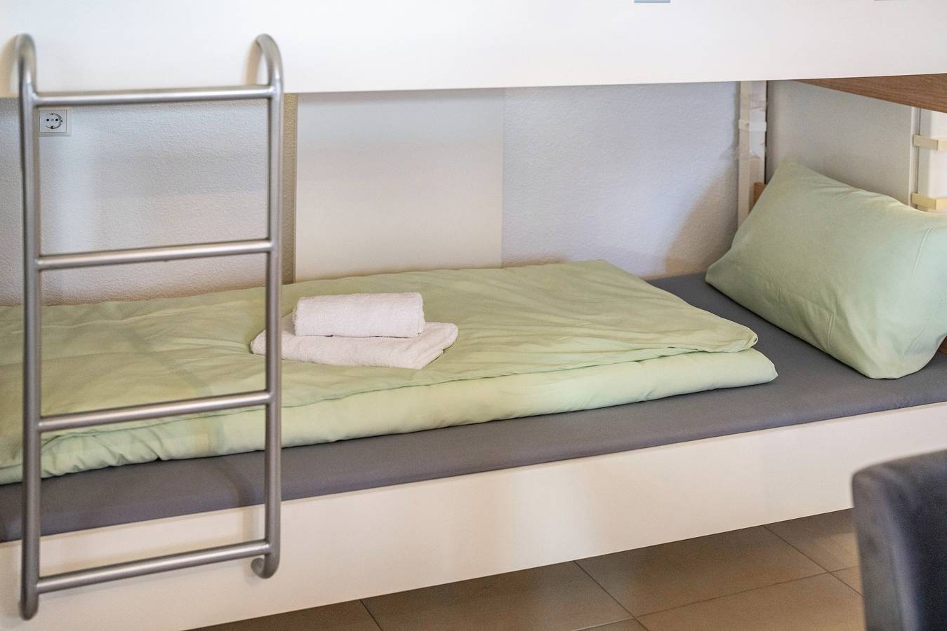 Entire studio, Studio Apartment 1 with Shared Terrace and Wi-Fi in Europa-Park, Rheinhausen