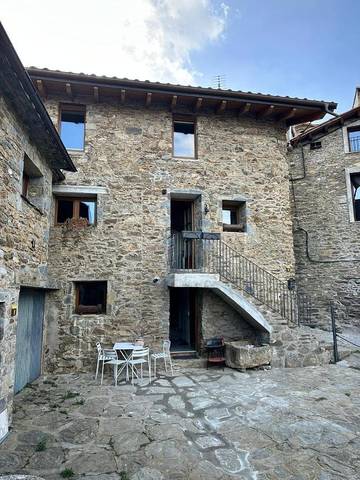 Gîte pour 6 personnes, avec vue et terrasse à Vilallonga de Ter