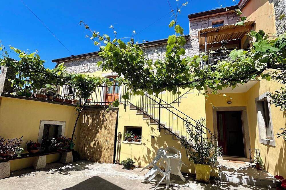 Ganze Wohnung, 1 Bedroom Apartment in Holy Cross in Triest, Karst