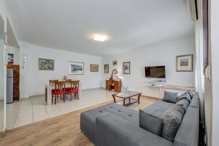 Ferienwohnung für 6 Personen, mit Meerblick und Garten, kinderfreundlich in Split - 4