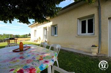 Gîte pour 6 personnes, avec jardin à Garravet