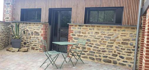 Gîte pour 2 personnes, avec terrasse ainsi que vue et jardin, animaux acceptés à Martigné-Ferchaud