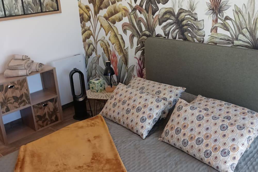 Apartamento entero, New 2-room house in property annex in Green Provence in Forcalqueiret, Región Brignoles