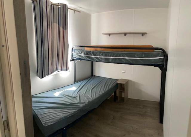 Camping pour 4 personnes, avec terrasse et piscine dans Plage de l'Espiguette - 4